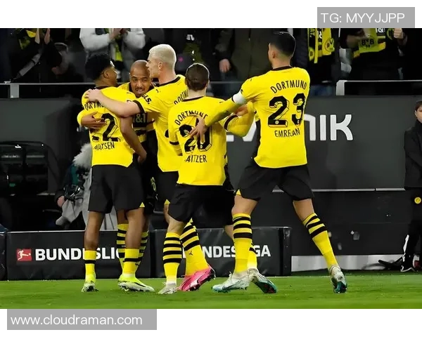 多特蒙德核心球星闪耀赛场展现激情足球精神与无尽团队力量 多特蒙德核心球星闪耀赛场展现激情足球精神与无尽团队力量