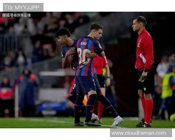 足球巨星帅气瞬间尽显英姿展现魅力与风采的完美捕捉 足球巨星帅气瞬间尽显英姿展现魅力与风采的完美捕捉