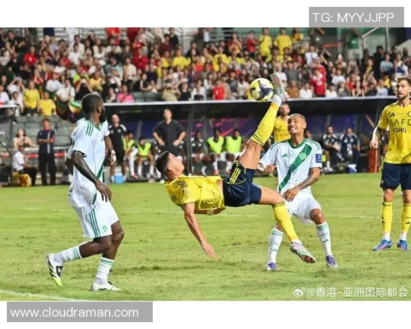 足球巨星魅力之源:从球场传奇到全球偶像的跨界影响力 足球巨星魅力之源:从球场传奇到全球偶像的跨界影响力