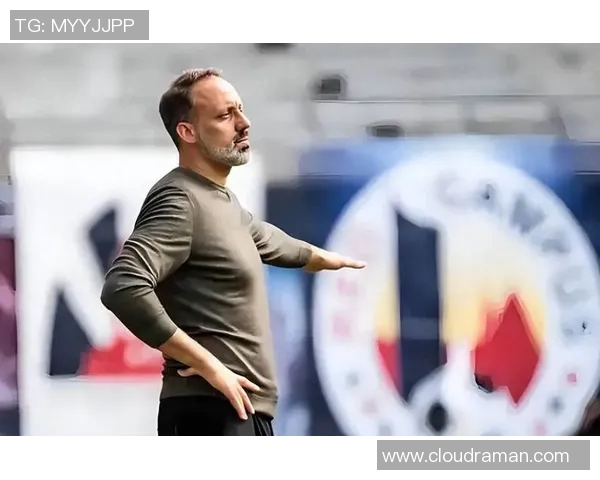 足球明星歪头瞬间引发球迷热议 引爆社交媒体话题风潮